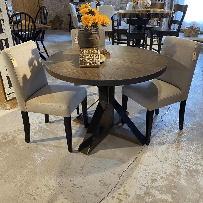 Hyde Table with Harmony Chairs